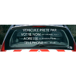 Autocollant personnalisé "véhicule prêté par" sur une lunette arrière