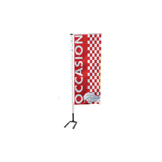 Kit mat et drapeau occasion éco rouge à damiers 4 m en situation