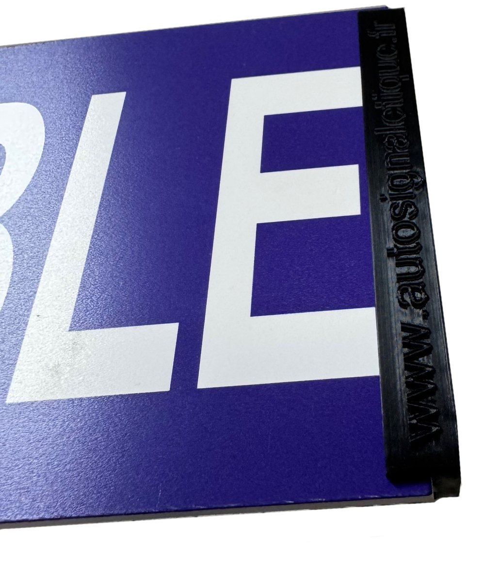 Detail embout fixe-plaque professionnel montrant qualite plastique haute resistance