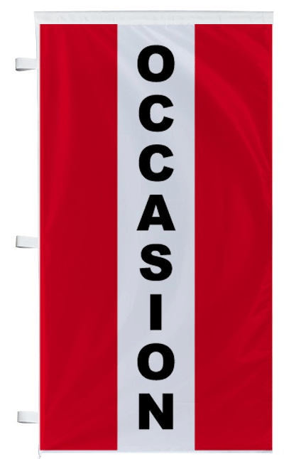 Drapeau professionnel OCCASION rouge bandes latérales format 220x120 Drapeau OCCASION rouge à bandes latérales haute visibilité pour signaler promotions véhicules occasion en concession