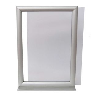 Insertion d'un visuel A5 dans un porte visuel A5 IDA5 vertical