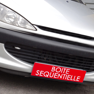 Cache plaque d'immatriculation avantage rouge boite sequentielle - Autosignal&eacute;tique