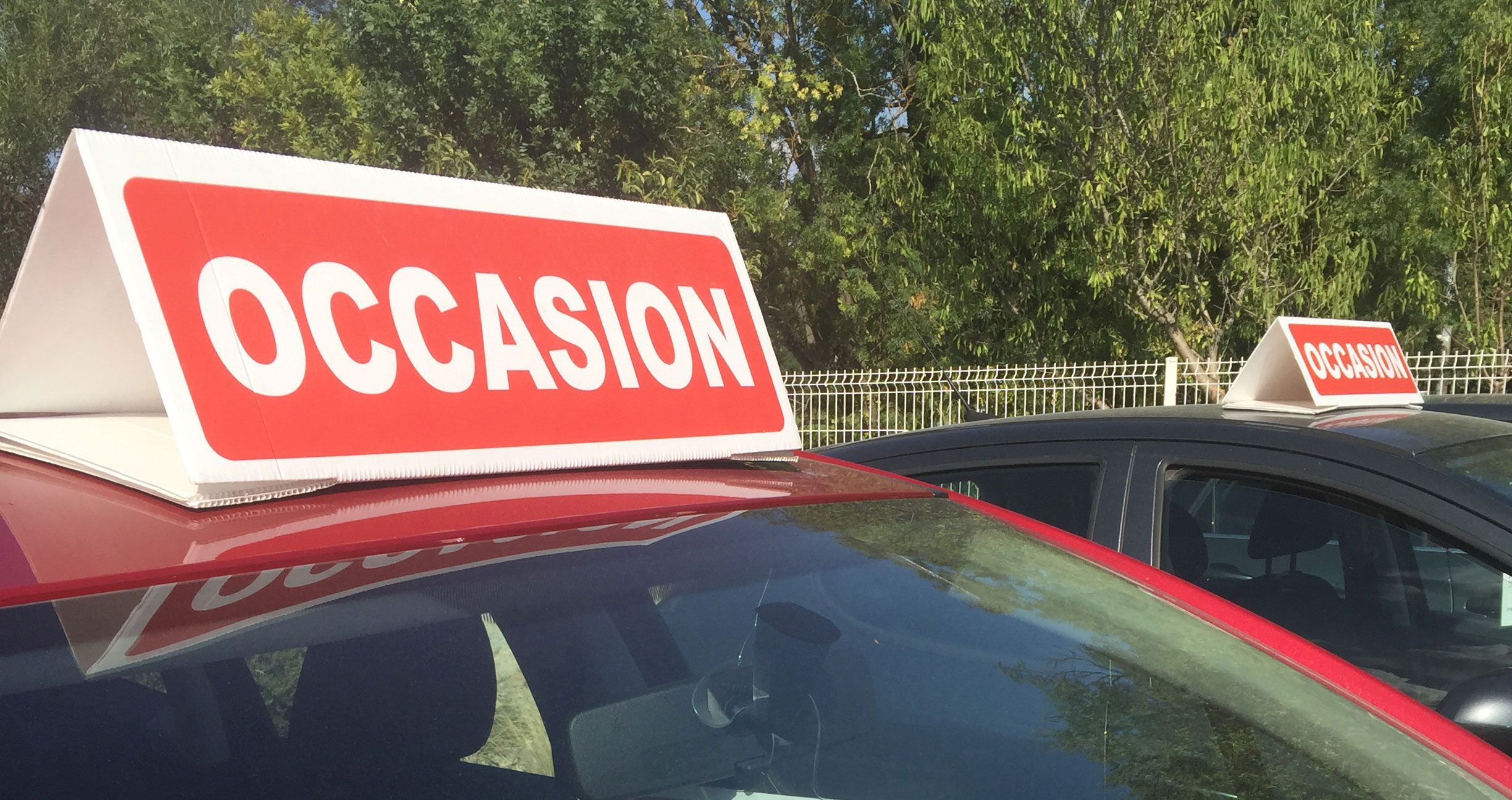 Large gamme de panneaux de toit magnétiques disponibles chez Autosignalétique