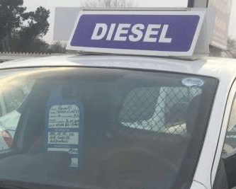 Triangle de toit magnétique automobile avec marquage DIESEL en vente chez Autosignalétique